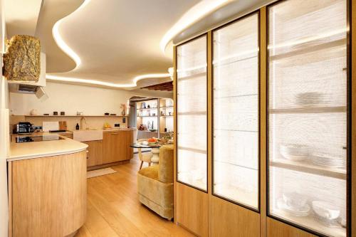 LE BEAU CHAMPS-ELYSEES - Luxury Apartment, AIR COND, LIFT, TERRACE