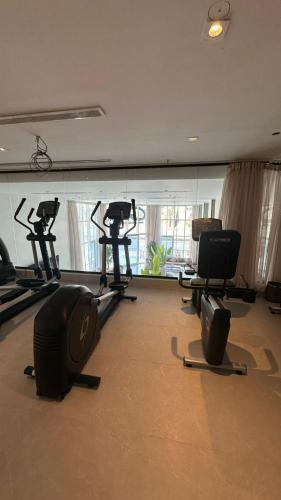 a gym with several pilates equipment in a room at فندق سفن جاردنز - المطار in Taif