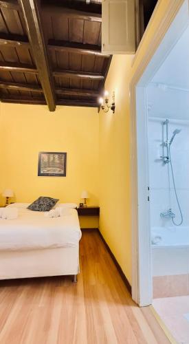 Historic apartment by the Pantheon