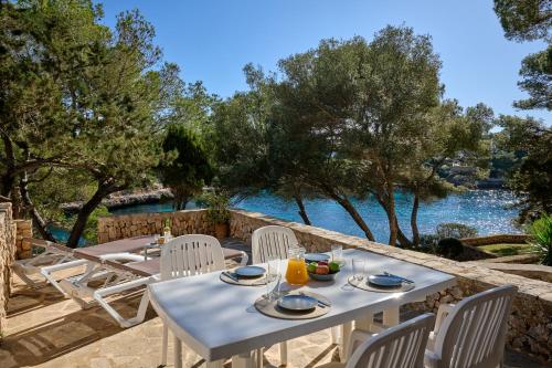 Sea frontline Apartment 'Charo' Pool and Wifi