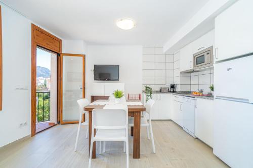Apart-rent Apartamento Av Rhode 2º 2007 cerca de la playa con parking y wifi