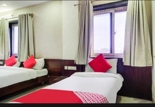 Postel nebo postele na pokoji v ubytování HoTEL M VIJAYAWADA