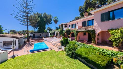 Cubo's Villa Las Capuchinas