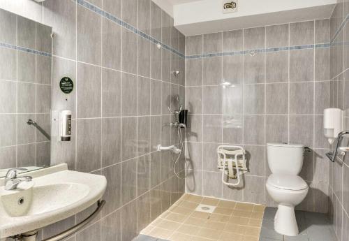 Koupelna v ubytování B&B HOTEL Pézenas