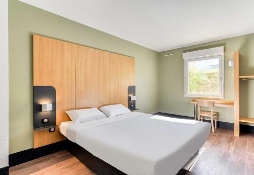 Postel nebo postele na pokoji v ubytování B&B HOTEL Pézenas