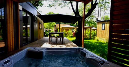 Photo de la galerie de l'établissement Camping - Piscine - eeig0e, à San-Nicolao