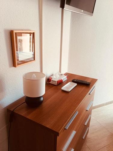 a desk with a lamp on top of it at La Casa del Violín in Pilar de Jaravía
