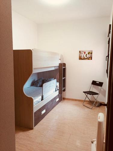 a room with a bunk bed in a room at La Casa del Violín in Pilar de Jaravía