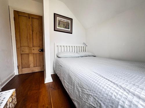 a bedroom with a bed and a wooden floor at Cozy Place in Oxford