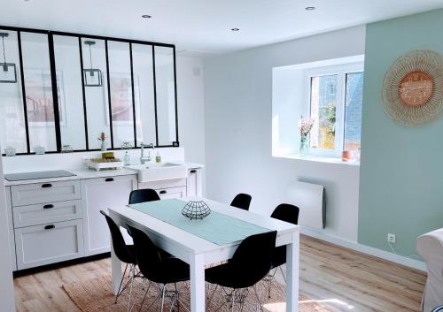 Ty Ker iliz - petits commerces et plage accessibles à pied!