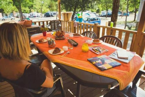 Fotografie z fotogalerie ubytování Camping 3 étoiles - ccaiiah v destinaci Ruoms