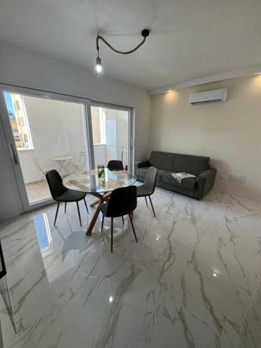 a living room with a table and chairs and a couch at Casa D'Anna in Follonica