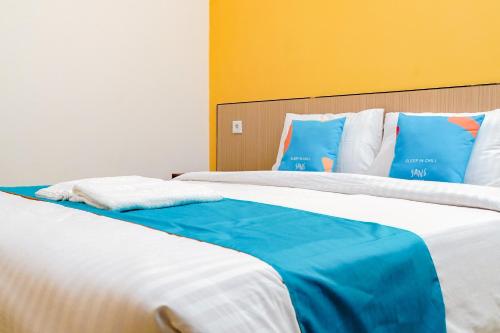 Katil atau katil-katil dalam bilik di Sans Hotel Elrose Place