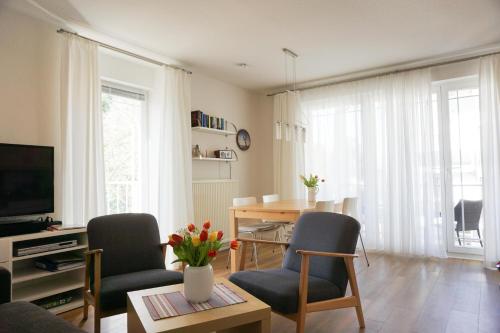 a living room with a table and chairs and a television at Strandoase - FeWo 21 in Bansin