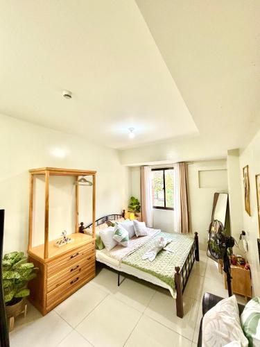 a bedroom with a bed and a sink in it at Cordillera Breeze Suites Baguio Transient at Brenthill Condo in Baguio