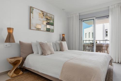 Oceana Breeze Apartment with Pool View