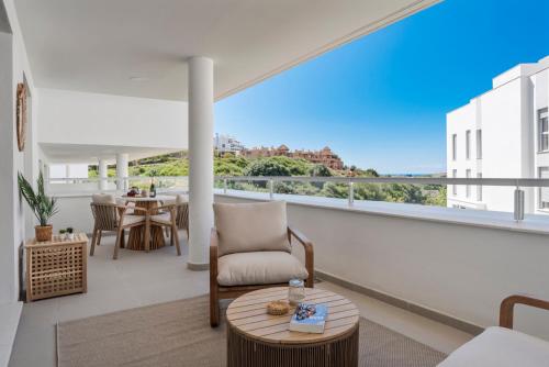 Oceana Breeze Apartment with Pool View