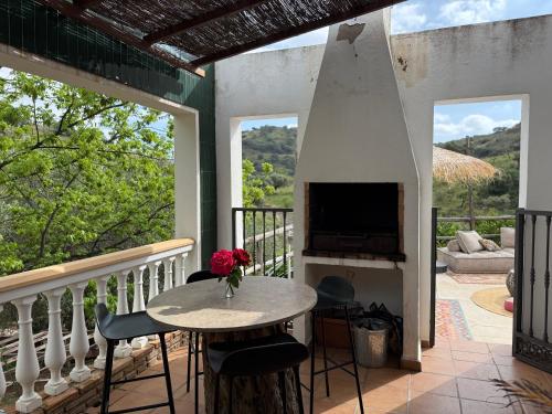Μπαλκόνι ή βεράντα στο Authentic Luxury Villa in Oasis with Pool close to Malaga
