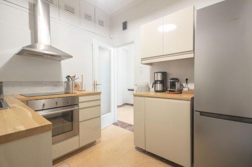 Unbeatable Acropolis Elegant 2-Bedroom Apartment on Areopagitou