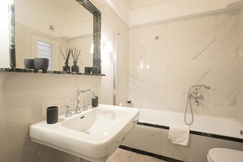 Unbeatable Acropolis Elegant 2-Bedroom Apartment on Areopagitou