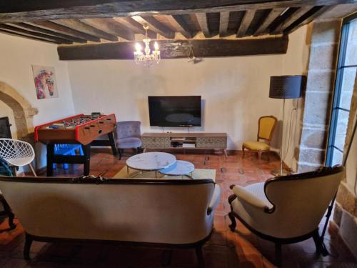 Μια τηλεόραση ή/και κέντρο ψυχαγωγίας στο MAISON EN PIERRE type CHATEAU