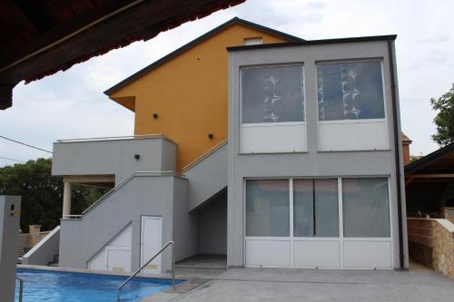 MM Villa, Strandnahe Villa mit Pool & Whirlpool in Kruševo