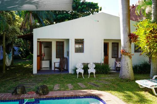 a house with a swimming pool in the yard at Moonstone Lodge in Ponta do Ouro