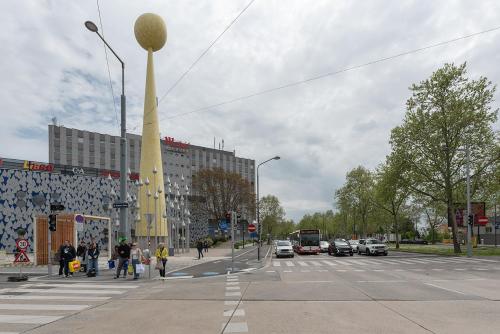 Between Old Danube and Danube Center - new, quiet and modern