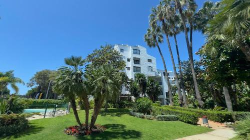 Puerto Banús - Pools & Beach Walk