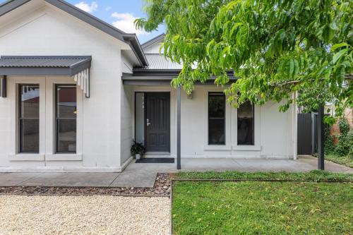 a white house with a front door at Getaway on Wallace - Fantastic central location in Mount Gambier