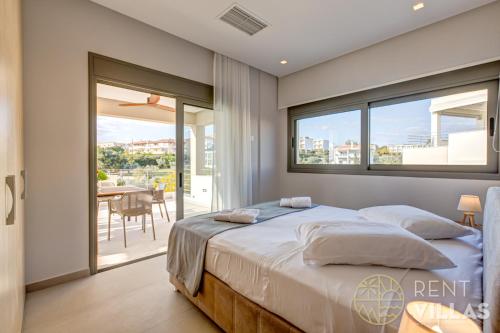Postel nebo postele na pokoji v ubytování RVG Luxury Houses with private pools in Porto Heli