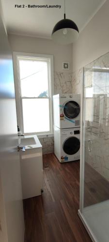 a kitchen with a stove and a window at Newtown Camp de Luxe in Wellington