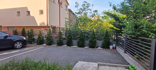 Taman di luar KV Apartments Skopje