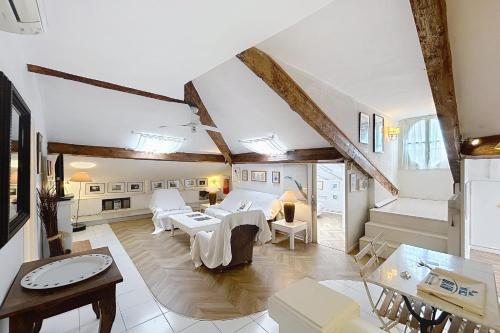 Photo de la galerie de l'établissement Cannes 3-bedroom loft 3 minutes from the city center, à Cannes