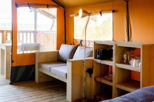 Ένα ή περισσότερα κρεβάτια σε δωμάτιο στο Camping 3 étoiles - ccaidff