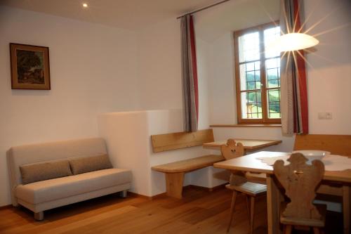 a living room with a couch and a table at Schloss Gravetsch in Villandro