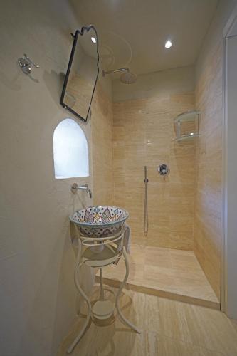 a bathroom with a sink and a shower at Dogoli Country Apartments in Bardolino