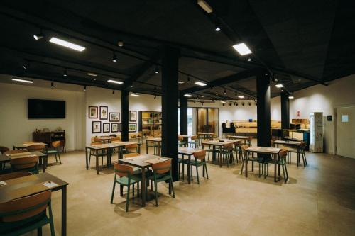 Un restaurante u otro lugar para comer en HOTEL ALOVE