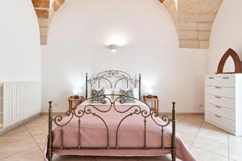 a bedroom with a metal bed in a room at Domus Aviae - No ZTL in Lecce