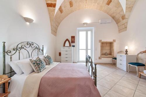 a bedroom with a large bed in a room at Domus Aviae - No ZTL in Lecce