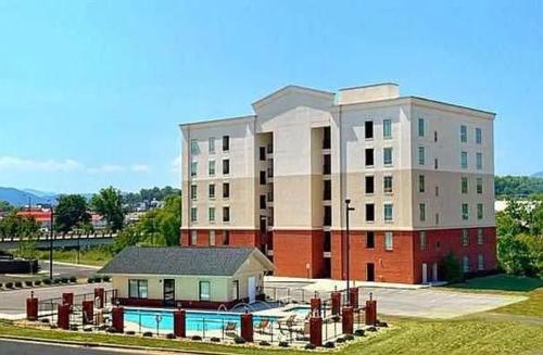 Bazén v ubytování Pigeon River View Condos nebo v jeho okolí