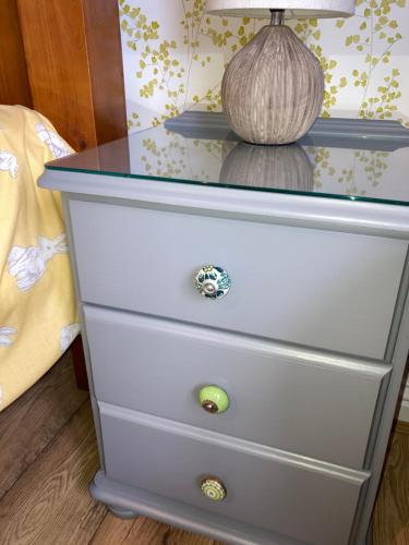 a dresser with a lamp on top of it at Tarskavaig B&B in Radernie