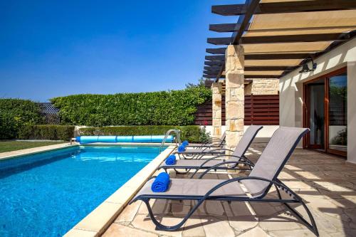 Kolam renang di atau dekat dengan Villa Aphrodite Hills Serenity by Ezoria Villas