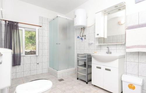 Ένα μπάνιο στο Villa Peace & Quiet by Villas Guide