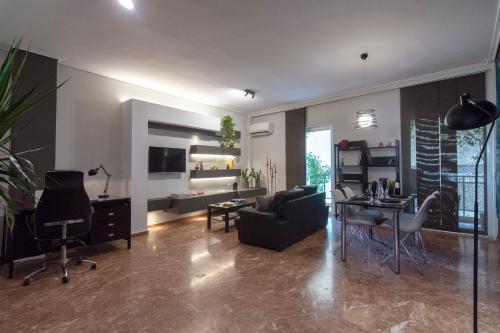 Athens Charm Meets Contemporary Design in Thissio