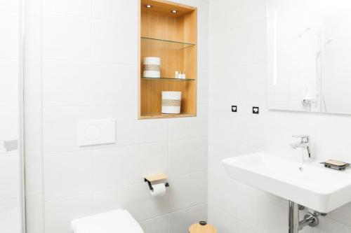 Ένα μπάνιο στο Ferienwohnung Kaiserblick - Pool Sauna Bergsicht