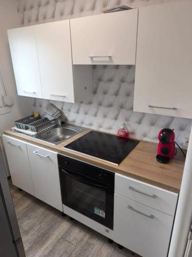 Η κουζίνα ή μικρή κουζίνα στο Appartement confortable à Eppeville de 70 m²