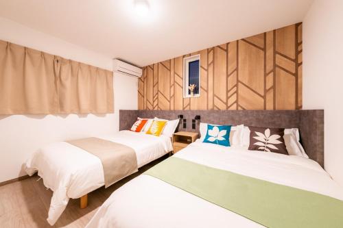ミドリ 難波中心部 プライベート新築戸建て 4寝室8ベッド バス3台 トイレ3台 広い屋上テラス