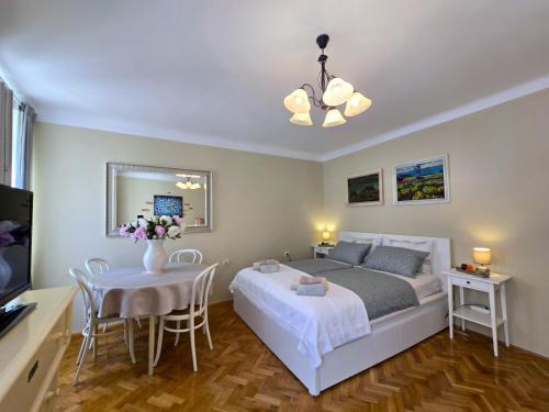 SEVEN - Two-Bedroom Apartment