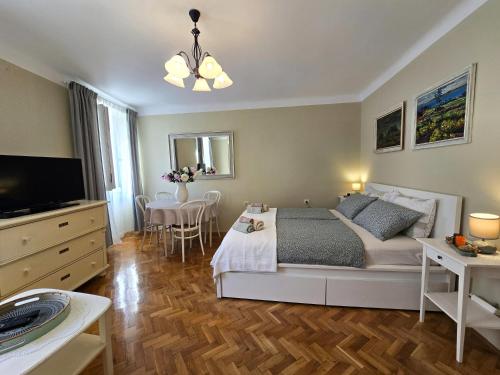 SEVEN - Two-Bedroom Apartment